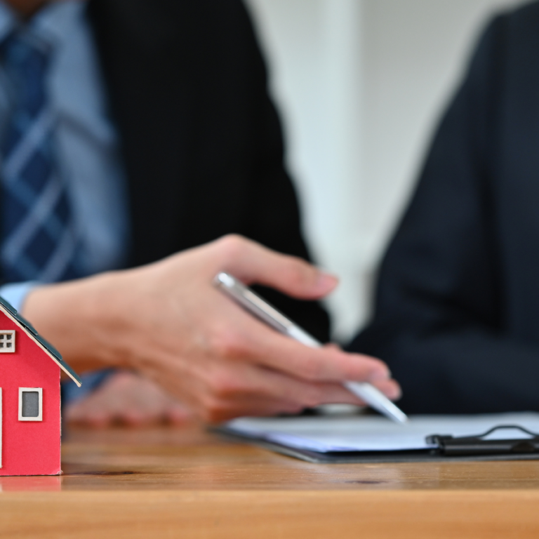 Red Flags That Lenders Look for on Your Credit Report in 2025